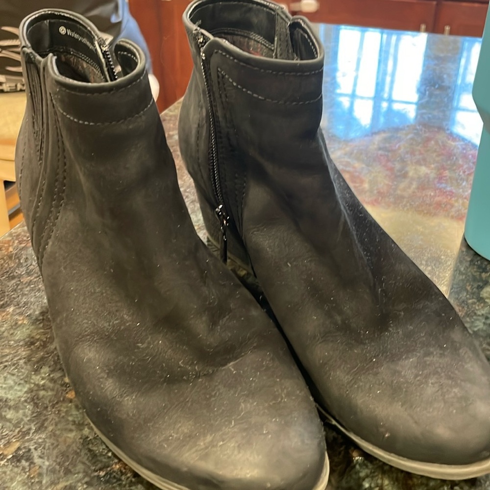 Black leather waterproof boots